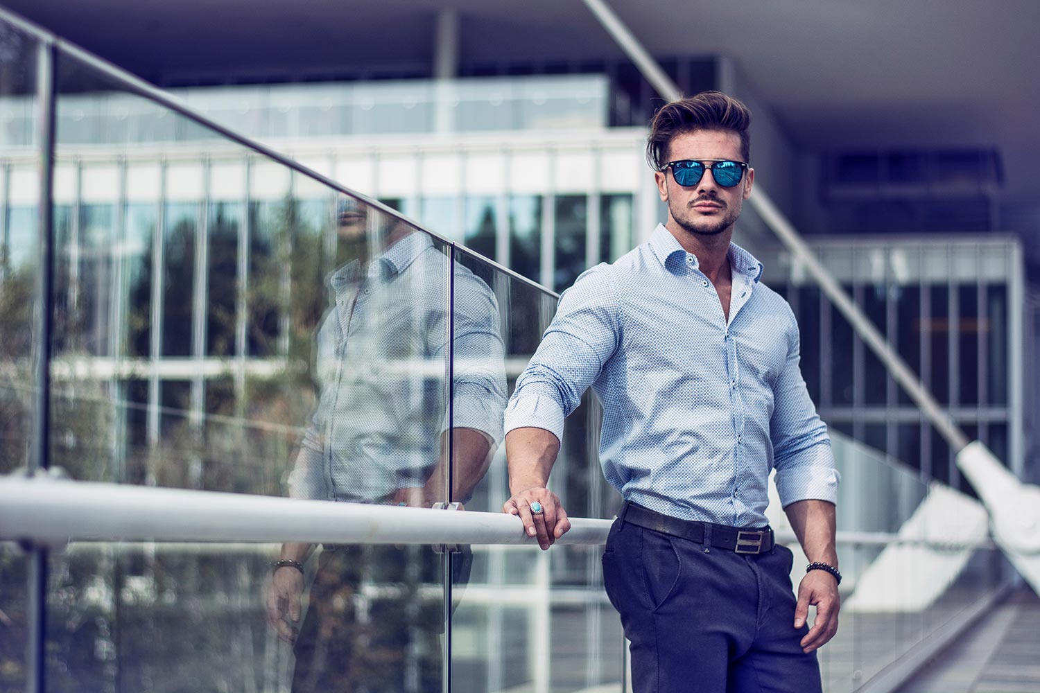 Males’s style : Tips on how to put on a shirt with rolled up sleeves?