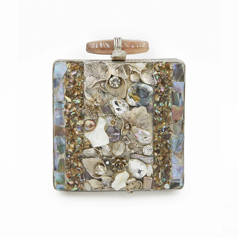 How to decide on the proper bridal clutch? How to decide on the proper bridal clutch?